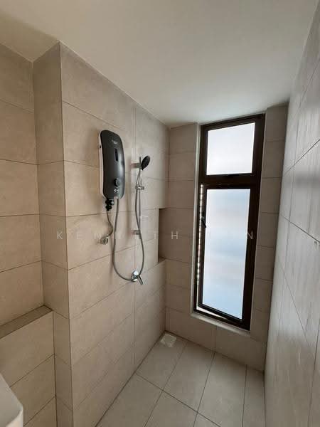 Kondominium untuk Dijual di Dwitara Residences - Kenneth Tan - Bathroom - PropertyGuru.com.my
