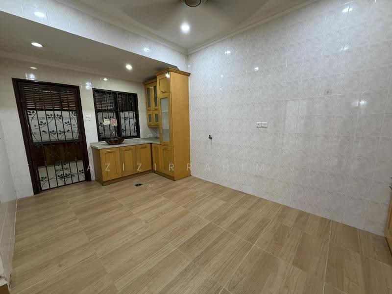 2.5-storey Terraced House for Sale in Putrajaya (Putrajaya) - Azizirrahim . - Kitchen - PropertyGuru.com.my