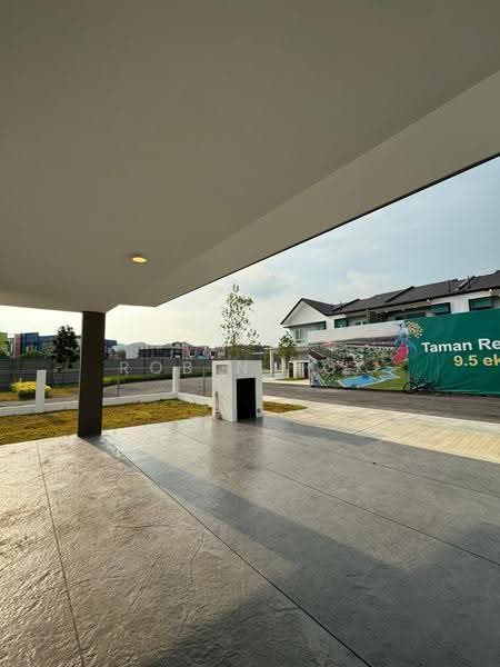 Rumah Teres 2-Tingkat untuk Dijual di Kuala Selangor (Selangor) - Robin Kok - Huge Car Porch - PropertyGuru.com.my