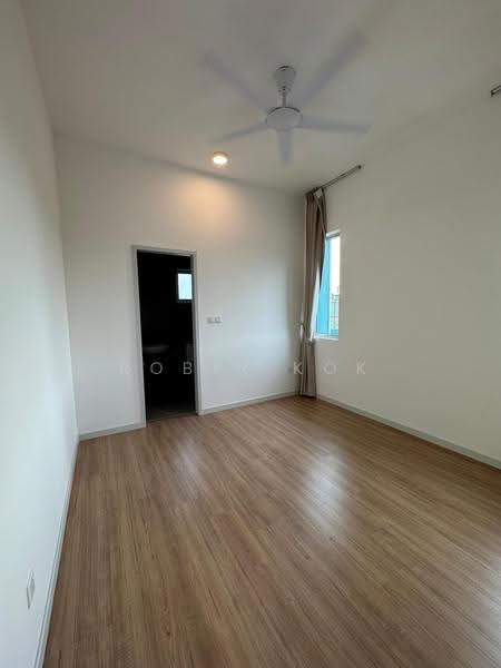 Rumah Teres 2-Tingkat untuk Dijual di Kuala Selangor (Selangor) - Robin Kok - Bedroom 4 with Individual Bathroom - PropertyGuru.com.my