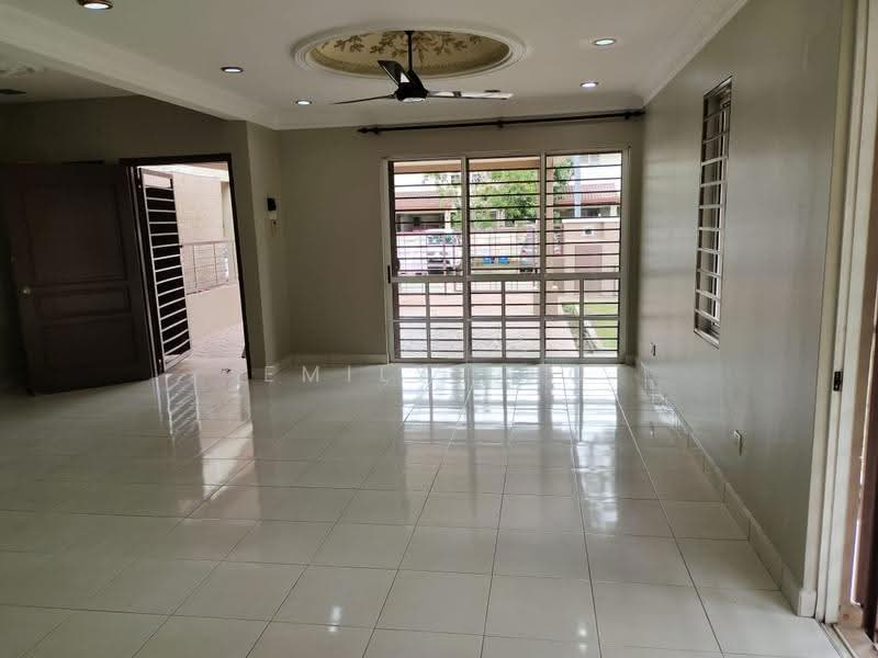 2-storey Terraced House for Sale in Setia Alam (Selangor) - Emily Kho - Living Room - PropertyGuru.com.my