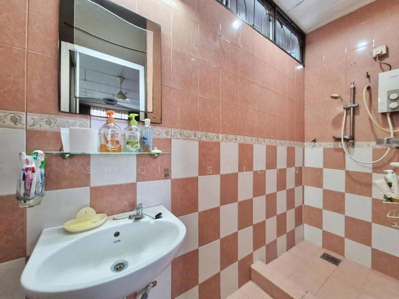 Bungalow House for Sale in Seksyen 22 (Petaling Jaya) - Shiqin Saidin - Bathroom - PropertyGuru.com.my
