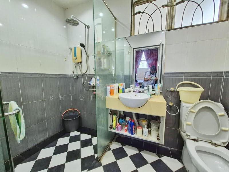 Bungalow House for Sale in Seksyen 22 (Petaling Jaya) - Shiqin Saidin - Bathroom - PropertyGuru.com.my