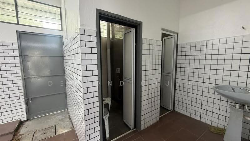 Shop for Rent in Raja Uda (Butterworth) - Desmond Chuah - Bathroom - PropertyGuru.com.my