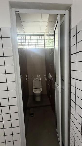 Shop for Rent in Raja Uda (Butterworth) - Desmond Chuah - Bathroom - PropertyGuru.com.my