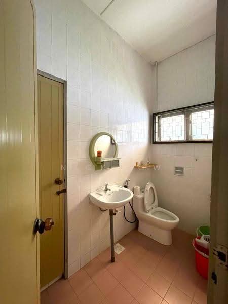 Rumah Berkembar untuk Disewa di Taman Sri Tebrau (Johor Bahru) - Nick Low - Bathroom - PropertyGuru.com.my