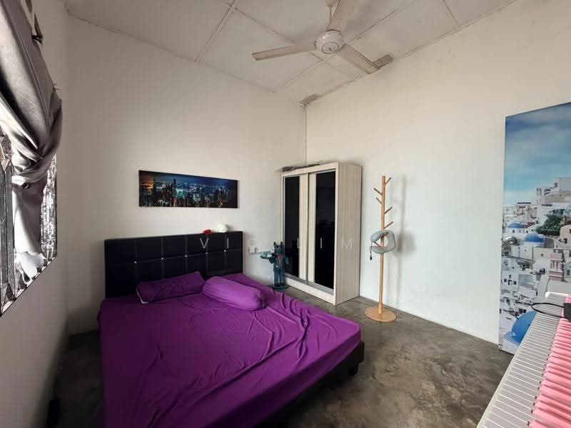 Rumah Teres 1-Tingkat untuk Dijual di Taman Ungku Tun Aminah (Skudai) - Vic Lim - Bedroom - PropertyGuru.com.my