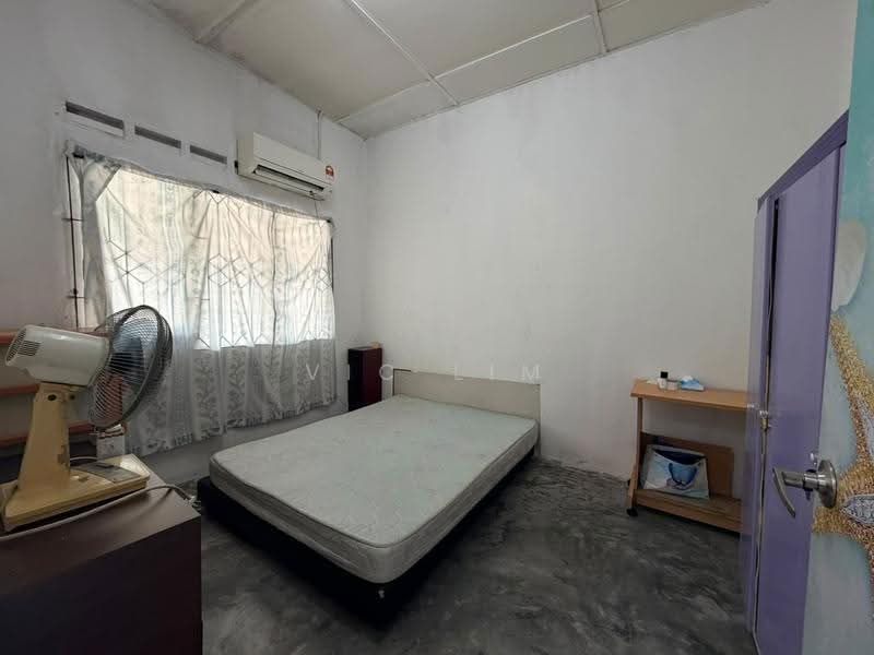 Rumah Teres 1-Tingkat untuk Dijual di Taman Ungku Tun Aminah (Skudai) - Vic Lim - Bedroom - PropertyGuru.com.my