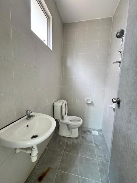 Rumah Teres 2-Tingkat untuk Dijual di Taman Scientex Utama (Senai) - Bee Ng - Bathroom - PropertyGuru.com.my