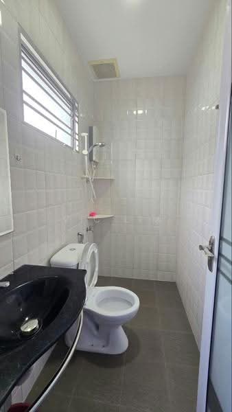 Rumah Teres 2-Tingkat untuk Dijual di Setia Tropika (Johor Bahru) - Vic Lim - Bathroom - PropertyGuru.com.my