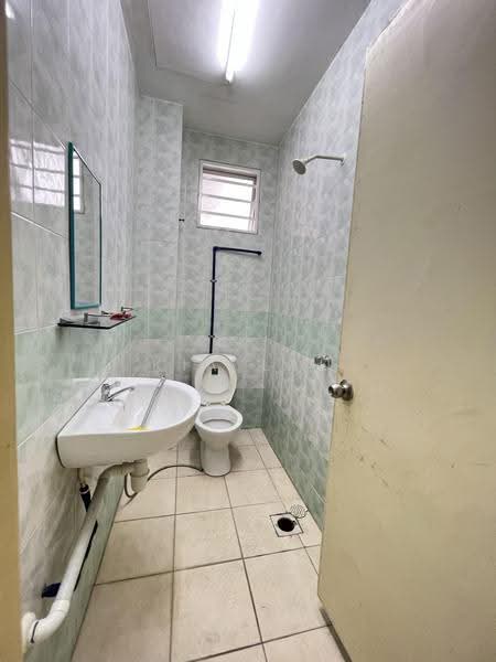 Rumah Teres untuk Disewa di Taman Selayang Permata (Batu Caves) - Kia Lau - Bathroom - PropertyGuru.com.my
