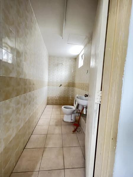 Rumah Teres untuk Disewa di Taman Selayang Permata (Batu Caves) - Kia Lau - Bathroom - PropertyGuru.com.my
