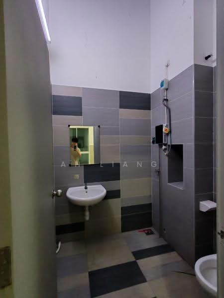 Rumah Kluster untuk Dijual di Iskandar Puteri (Nusajaya) (Johor) - Ah Liang - Bathroom - PropertyGuru.com.my