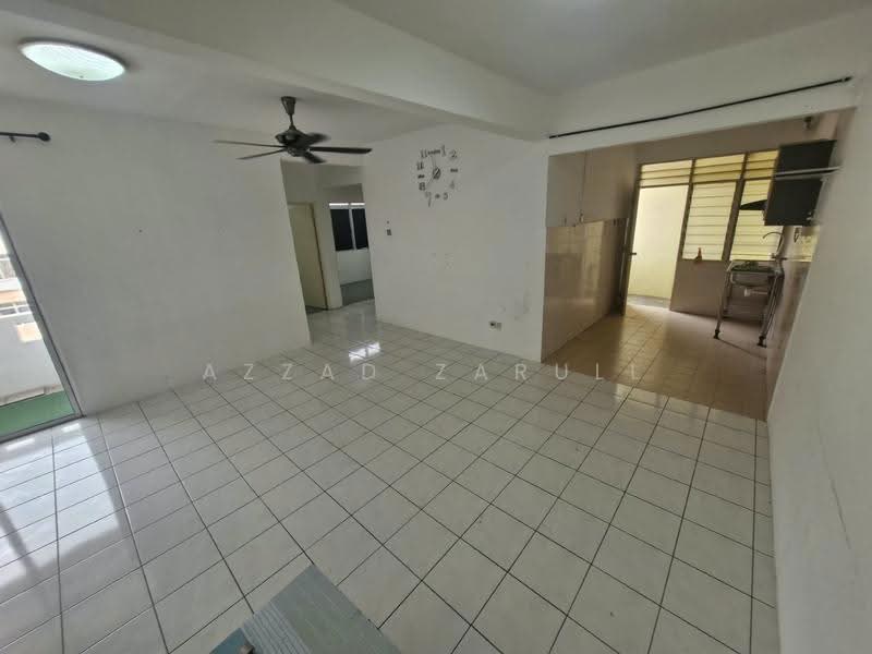 Pangsapuri untuk Disewa di Sri Puteri - Azzad Zarull - Living Room - PropertyGuru.com.my
