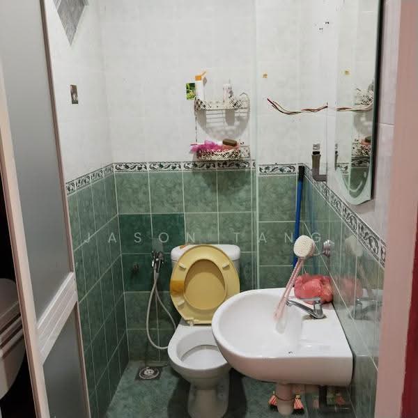 Rumah Berkembar untuk Dijual di Taman Putri Kulai (Kulai) - Jason Tang - Bathroom - PropertyGuru.com.my