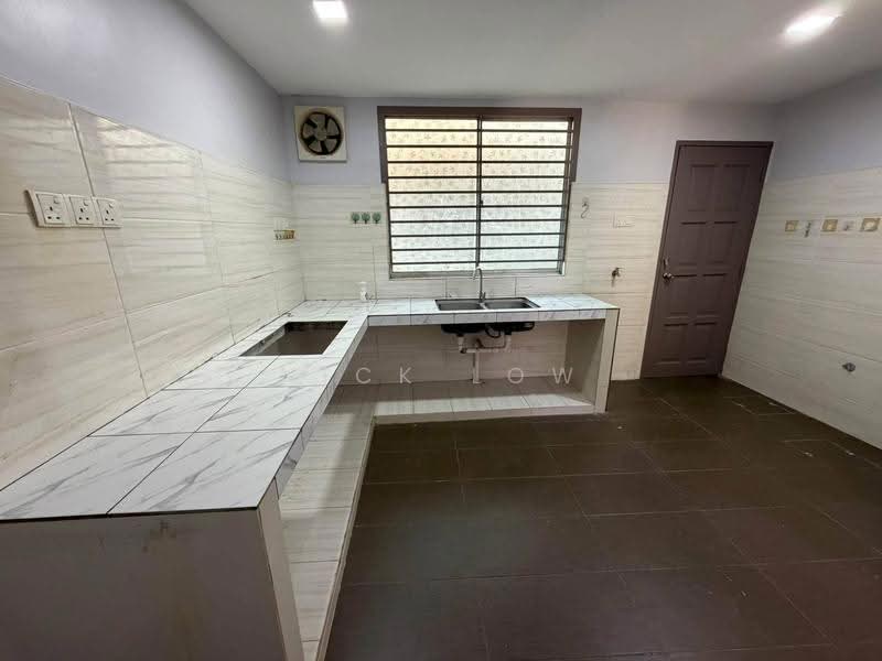 Rumah Teres 2-Tingkat untuk Disewa di Taman Johor Jaya (Johor Bahru) - Nick Low - Kitchen - PropertyGuru.com.my