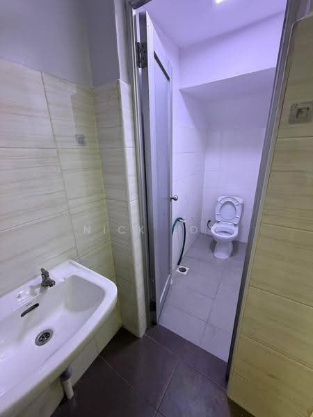 Rumah Teres 2-Tingkat untuk Disewa di Taman Johor Jaya (Johor Bahru) - Nick Low - Bathroom - PropertyGuru.com.my