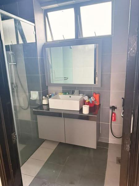 Kondominium untuk Disewa di Upper East @ Tiger Lane - Jeff Tan - Bathroom - PropertyGuru.com.my