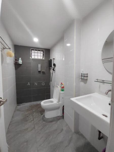 Rumah Teres 2-Tingkat untuk Dijual di Taman Daya (Johor Bahru) - Angie Tan - Bathroom - PropertyGuru.com.my