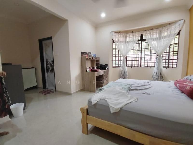 Rumah Teres 2-Tingkat untuk Dijual di Taman Daya (Johor Bahru) - Angie Tan - Bedroom - PropertyGuru.com.my
