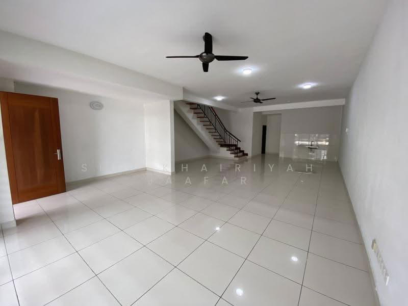 Rumah Teres 2-Tingkat untuk Dijual di Denai Alam (Shah Alam) - SITI KHAIRIYAH JAAFAR - Living Room - PropertyGuru.com.my