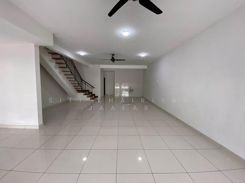 Rumah Teres 2-Tingkat untuk Dijual di Denai Alam (Shah Alam) - SITI KHAIRIYAH JAAFAR - Living Room - PropertyGuru.com.my