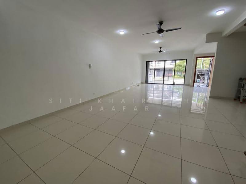 Rumah Teres 2-Tingkat untuk Dijual di Denai Alam (Shah Alam) - SITI KHAIRIYAH JAAFAR - Living Room - PropertyGuru.com.my