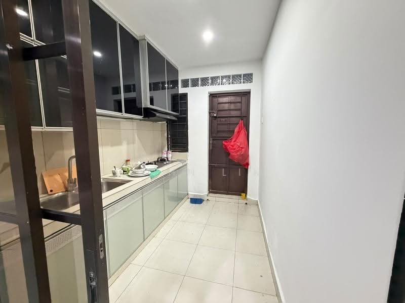 Rumah Teres 2-Tingkat untuk Disewa di Bandar Indahpura (Kulai) - John Lim - Kitchen - PropertyGuru.com.my