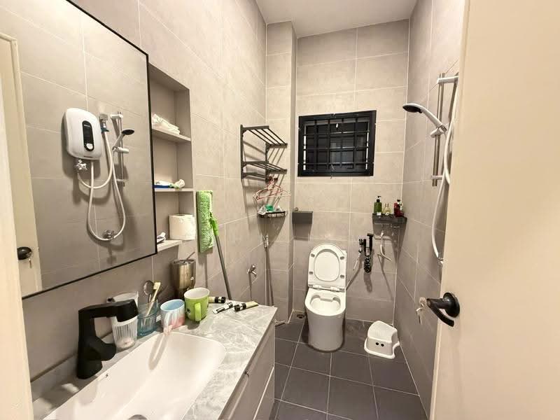 Rumah Teres 2-Tingkat untuk Disewa di Bandar Indahpura (Kulai) - John Lim - Bathroom - PropertyGuru.com.my