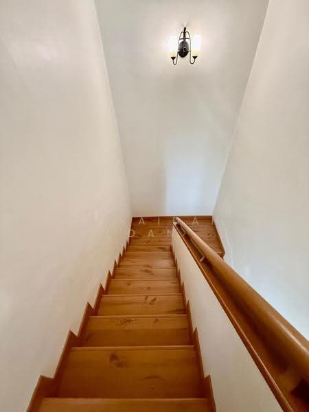 Rumah Berkembar untuk Dijual di Cheras (Selangor) - Zuraidah Dan - Stairs - PropertyGuru.com.my