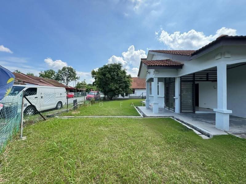 1-storey Terraced House for Sale in Tanjong Duabelas (Selangor) - Mohd Faizal - Exterior - PropertyGuru.com.my
