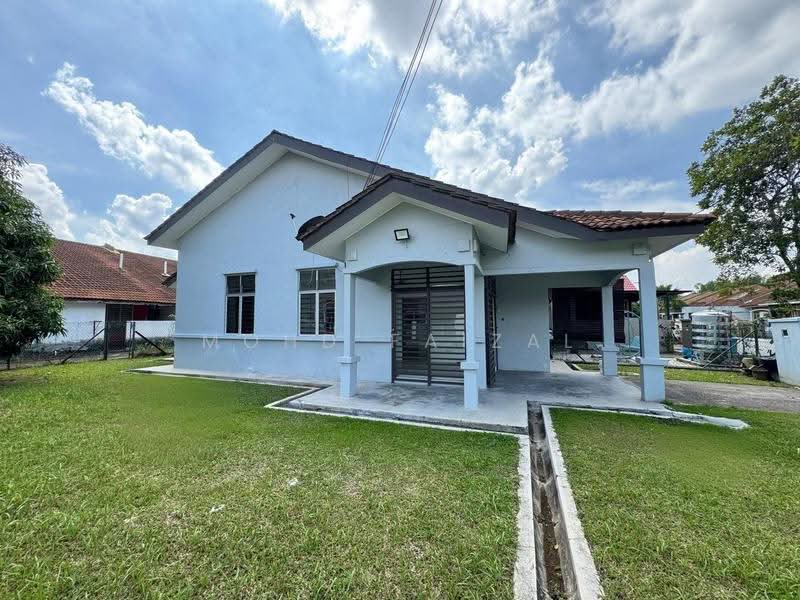1-storey Terraced House for Sale in Tanjong Duabelas (Selangor) - Mohd Faizal - Exterior - PropertyGuru.com.my