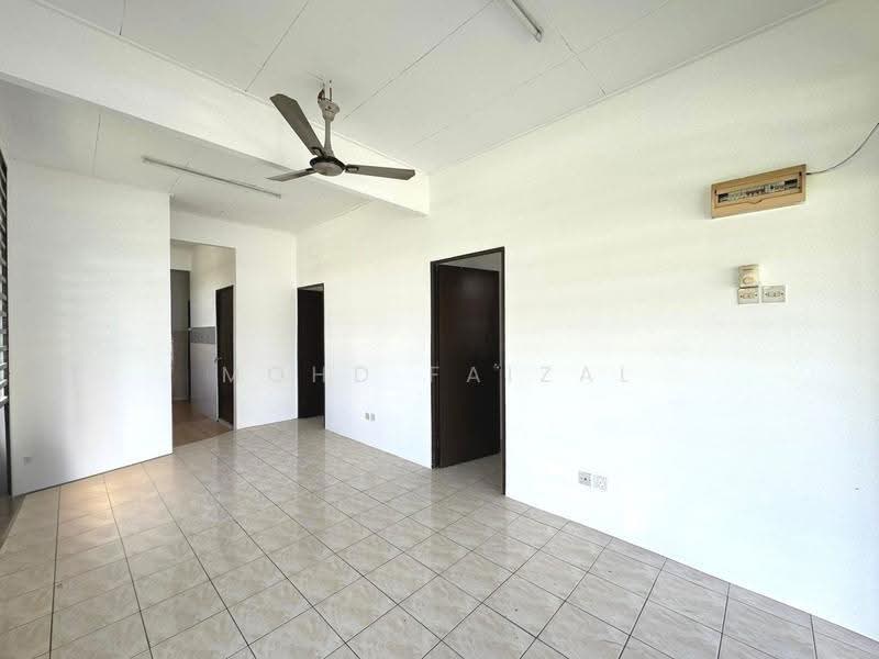1-storey Terraced House for Sale in Tanjong Duabelas (Selangor) - Mohd Faizal - Living Room - PropertyGuru.com.my