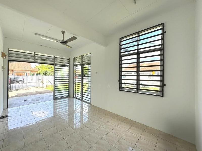 1-storey Terraced House for Sale in Tanjong Duabelas (Selangor) - Mohd Faizal - Living Room - PropertyGuru.com.my