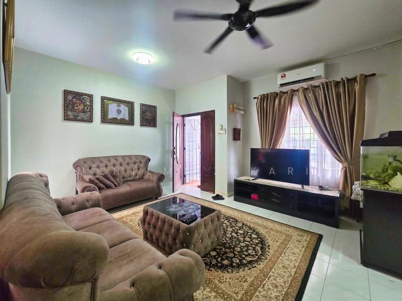 Rumah Teres 2-Tingkat untuk Dijual di Bandar Seri Putra (Bangi) - Zulhilmi Zakaria - Living Room - PropertyGuru.com.my