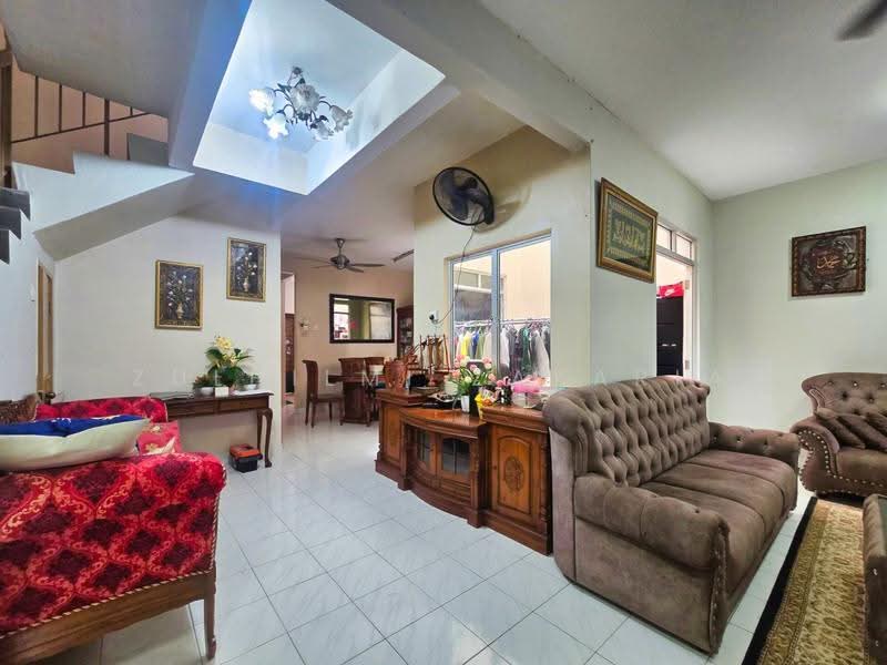 Rumah Teres 2-Tingkat untuk Dijual di Bandar Seri Putra (Bangi) - Zulhilmi Zakaria - Living Room - PropertyGuru.com.my