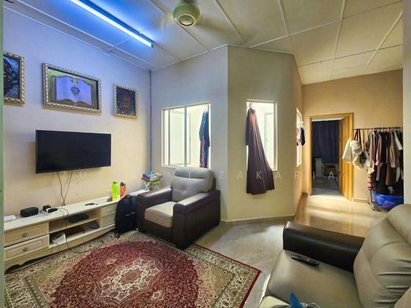Rumah Teres 2-Tingkat untuk Dijual di Bandar Seri Putra (Bangi) - Zulhilmi Zakaria - Living Room - PropertyGuru.com.my