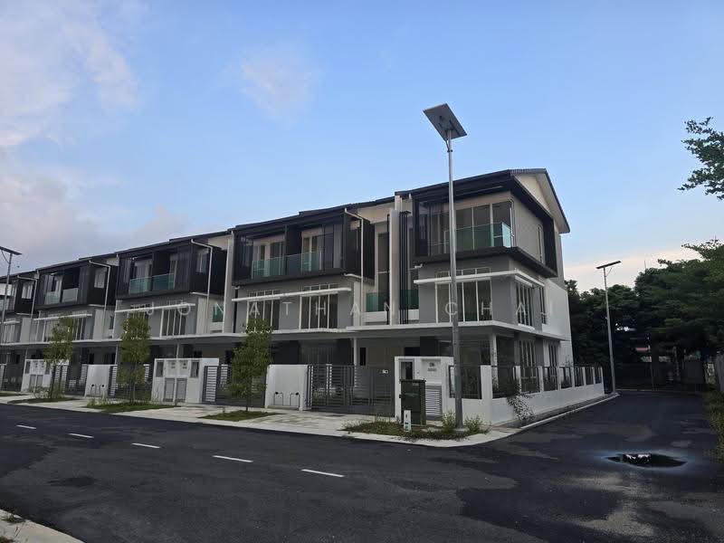 Rumah Teres 3-Tingkat untuk Dijual di Saujana Rawang (Rawang) - Jonathan Chai - PropertyGuru.com.my