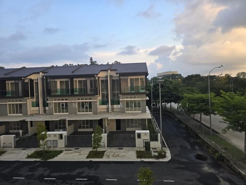 Rumah Teres 3-Tingkat untuk Dijual di Saujana Rawang (Rawang) - Jonathan Chai - PropertyGuru.com.my