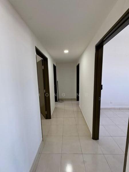 Pangsapuri untuk Disewa di Aronia - Hong Ng - Corridor - PropertyGuru.com.my