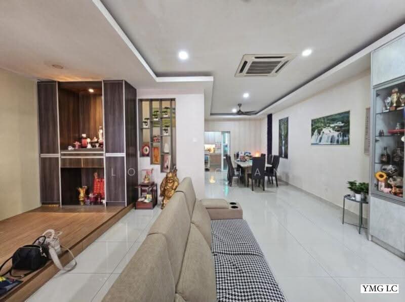 3-storey Terraced House for Sale in Shah Alam (Selangor) - Louis Chan - Living Room - PropertyGuru.com.my