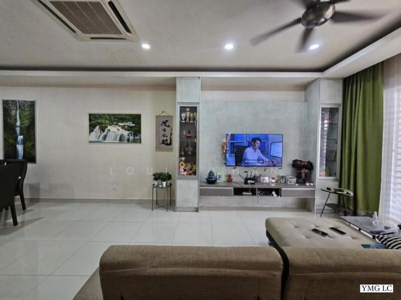 3-storey Terraced House for Sale in Shah Alam (Selangor) - Louis Chan - Living Room - PropertyGuru.com.my