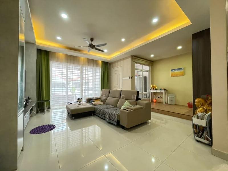 3-storey Terraced House for Sale in Shah Alam (Selangor) - Louis Chan - Living Room - PropertyGuru.com.my