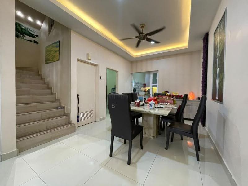 3-storey Terraced House for Sale in Shah Alam (Selangor) - Louis Chan - Dining Room - PropertyGuru.com.my