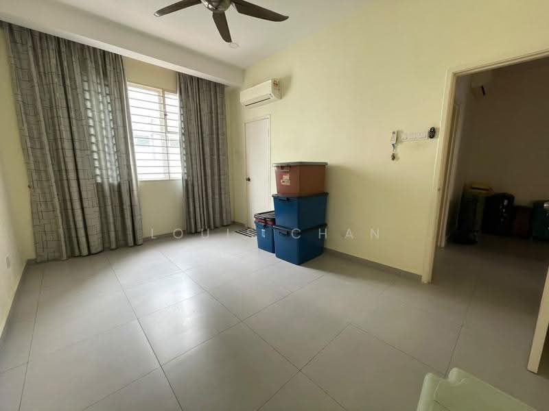 3-storey Terraced House for Sale in Shah Alam (Selangor) - Louis Chan - Living Room - PropertyGuru.com.my