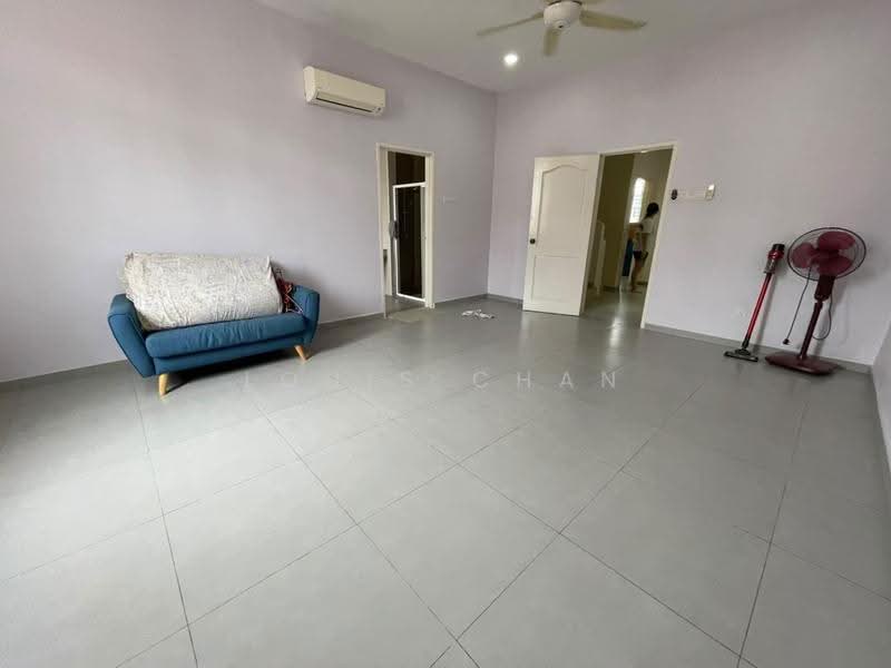 3-storey Terraced House for Sale in Shah Alam (Selangor) - Louis Chan - Living Room - PropertyGuru.com.my
