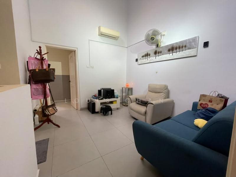3-storey Terraced House for Sale in Shah Alam (Selangor) - Louis Chan - Living Room - PropertyGuru.com.my