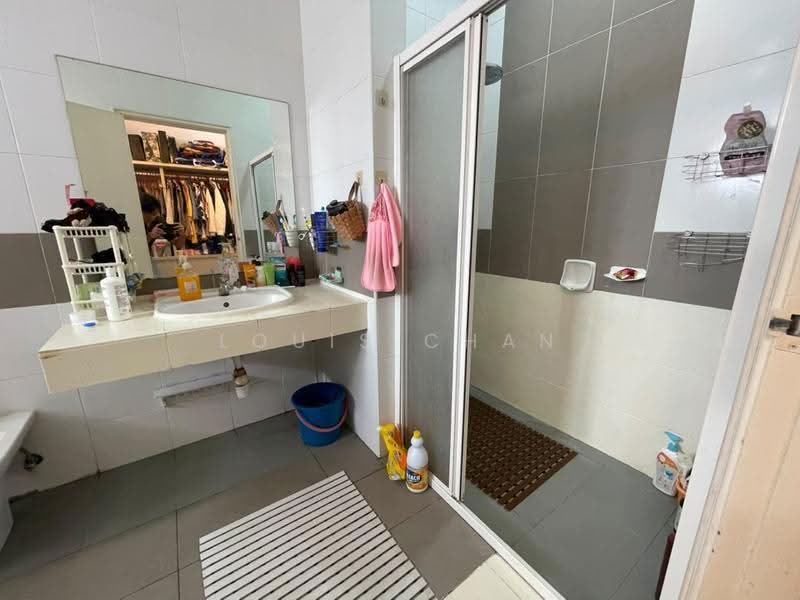 3-storey Terraced House for Sale in Shah Alam (Selangor) - Louis Chan - Bathroom - PropertyGuru.com.my