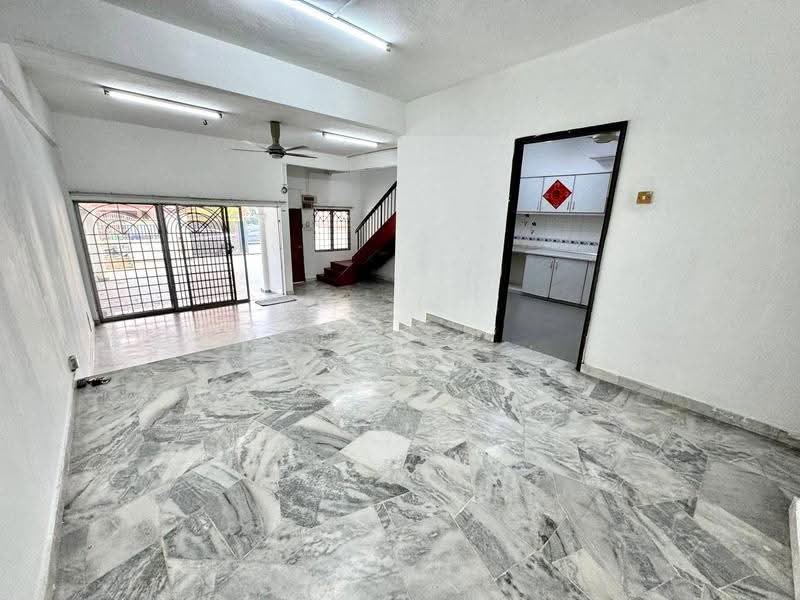 2-storey Terraced House for Sale in Taman Bukit Mewah (Kajang) - Mahirah . - Living Room - PropertyGuru.com.my