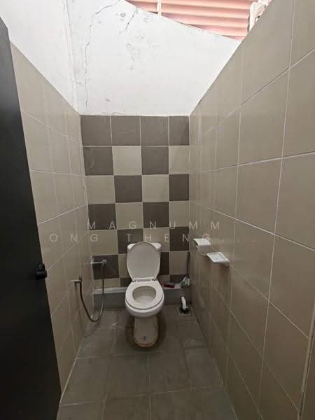 Shop / Office for Sale in Taman Pauh Jaya (Perai) - Magnumm Ong Theng Shen - Bathroom - PropertyGuru.com.my